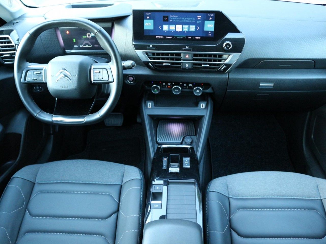 Fahrzeugabbildung Citroën ë-C4 SHINE 136