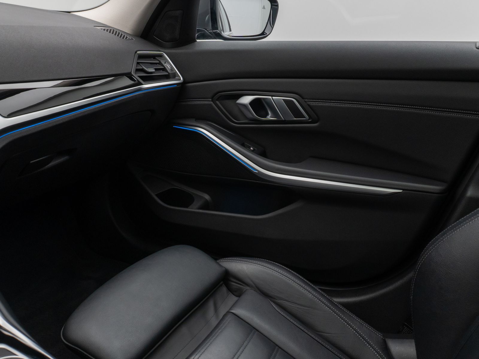 Fahrzeugabbildung BMW 330e Luxury Line Kamera Pano HUD HiFi Individual