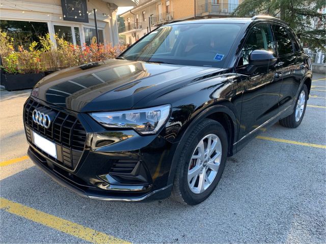 AUDI Audi Q3 40 TDI quattro S tronic Business Advance