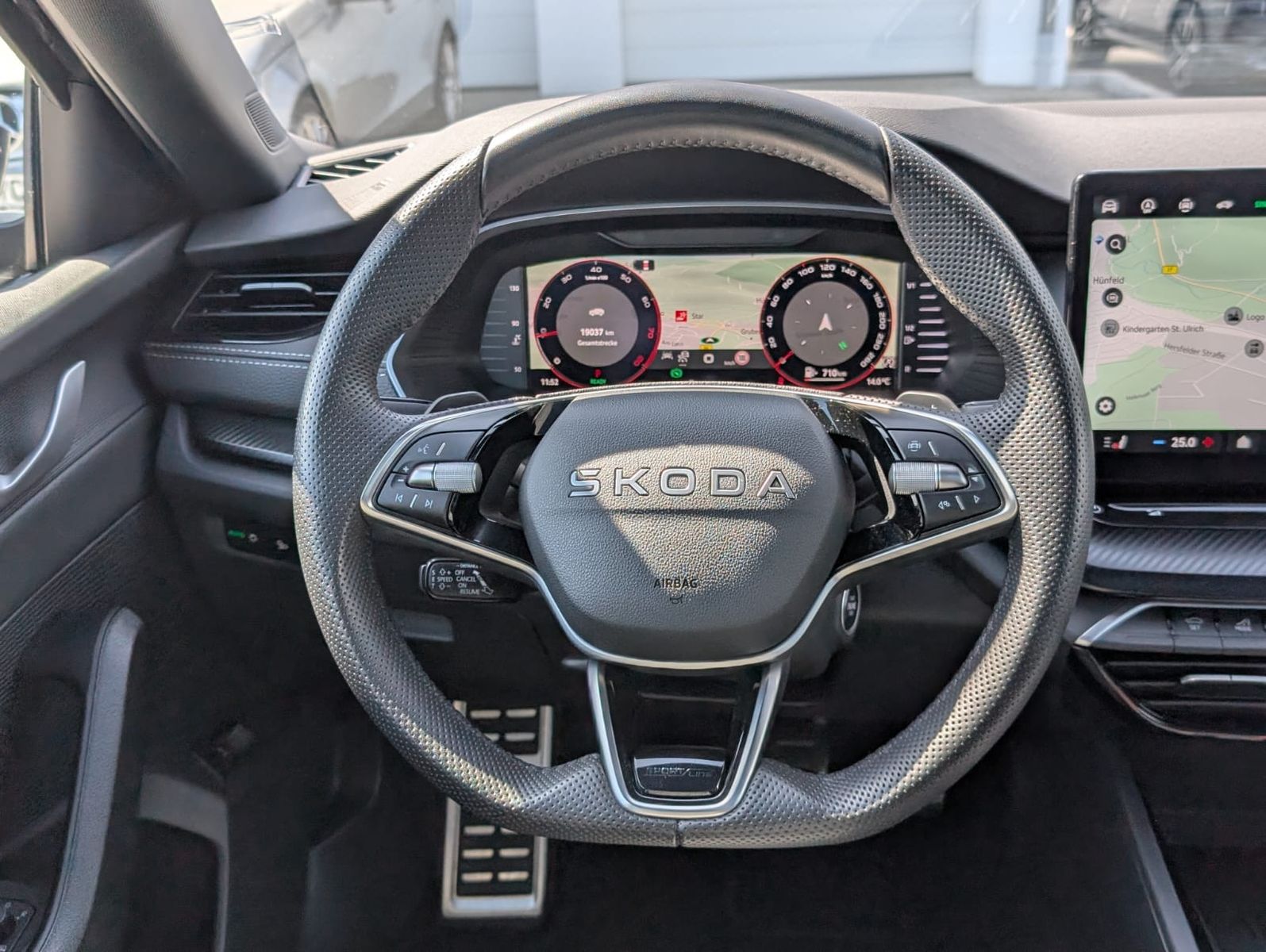 Fahrzeugabbildung SKODA Octavia 1.5 DSG Sportline PANO*MATRIX*AHK*5J.GAR