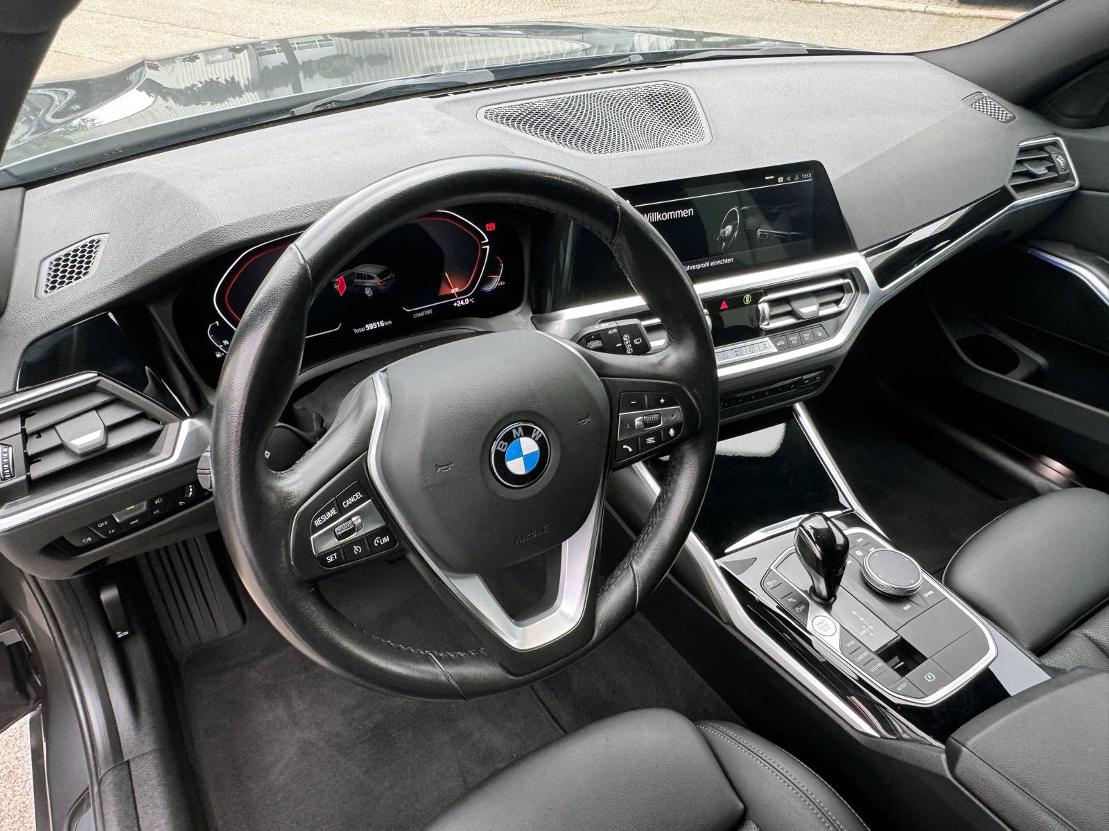 Fahrzeugabbildung BMW 320i Touring Sport-Line Steptr. LED KAM AHK NAV