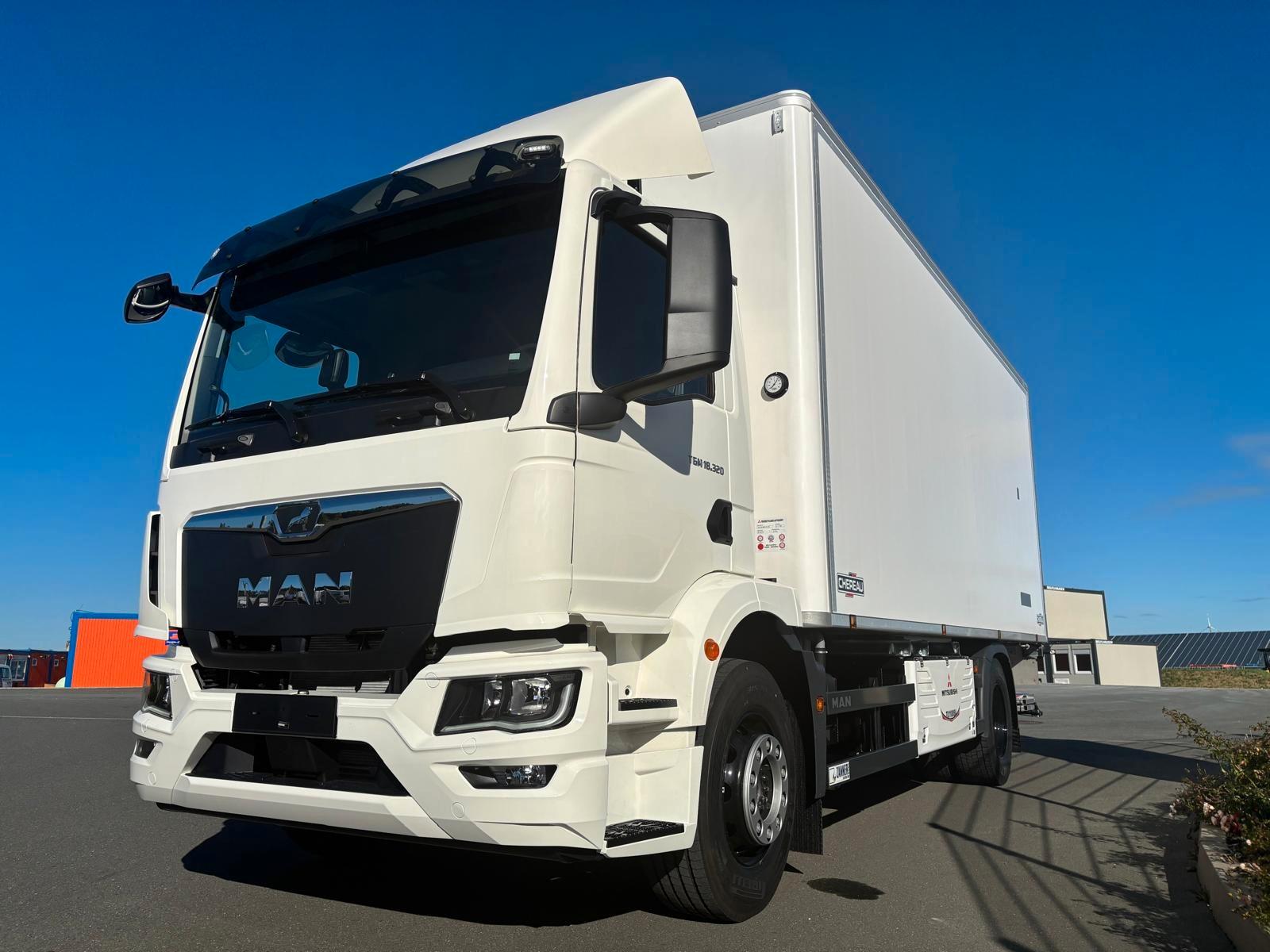 MAN 18.320 4x2 BL CH Fleischhang + LBW Mitsubishi TU
