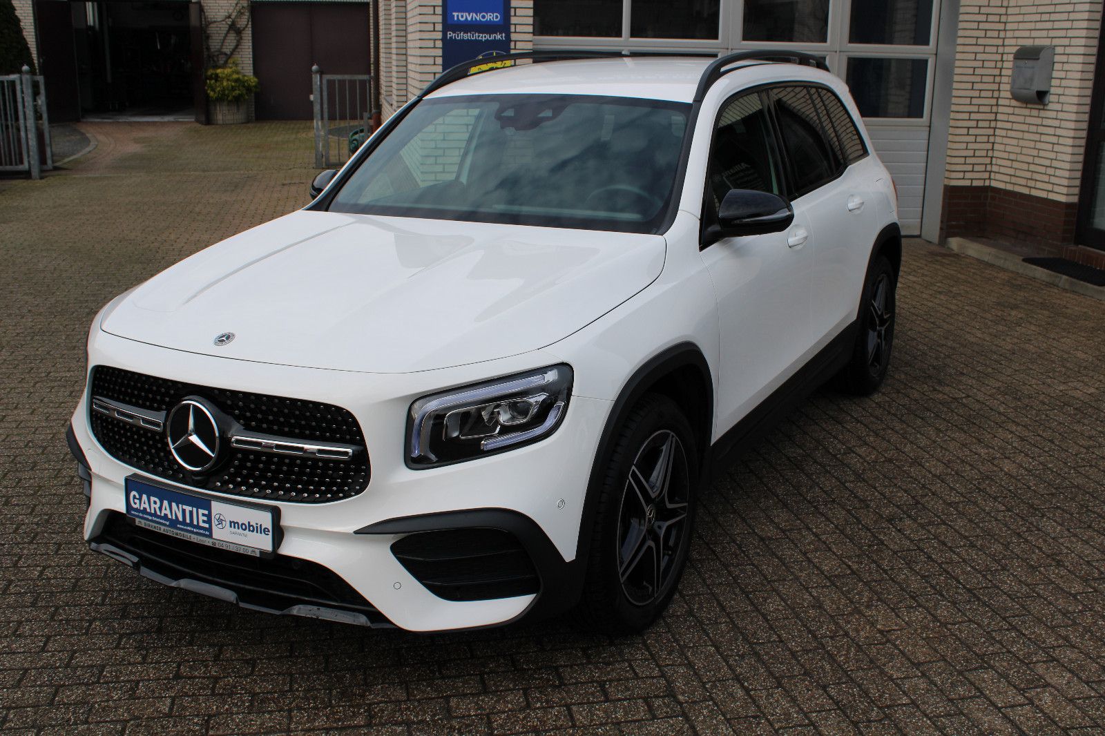 MERCEDES-BENZ GLB 200 *AMG Line*19Zoll*LED*Navi*