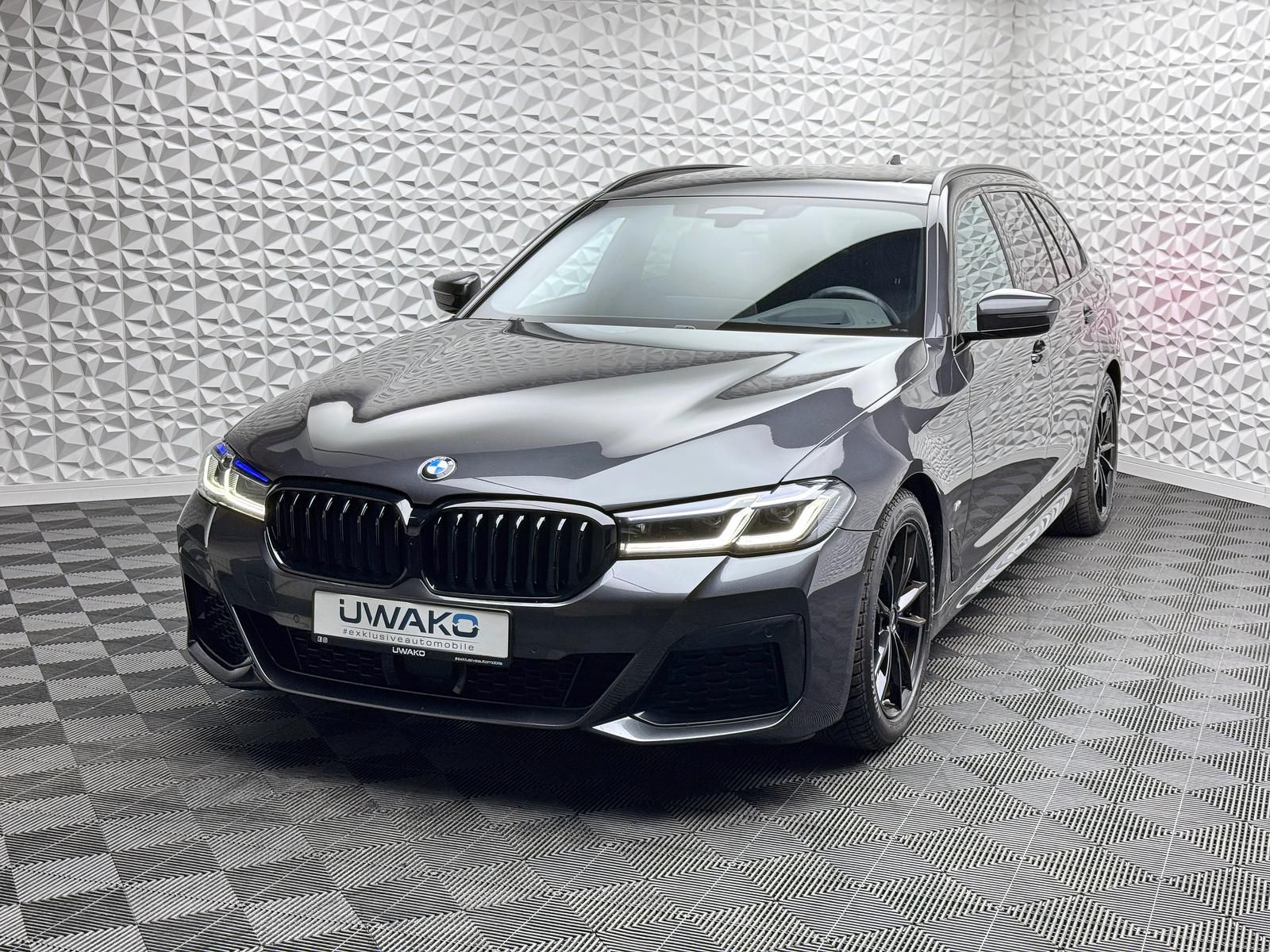Fahrzeugabbildung BMW d*M-PAKET*XDRIVE*LASER*PANO*AHK*ACC*HUD*RCAM