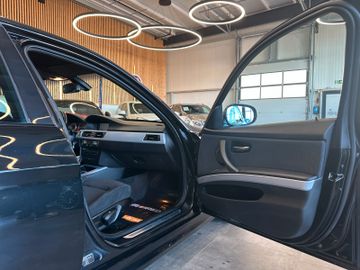 BMW 330 d Touring xDrive*AHK*Bluetooth*PDC*SHZ*Klima