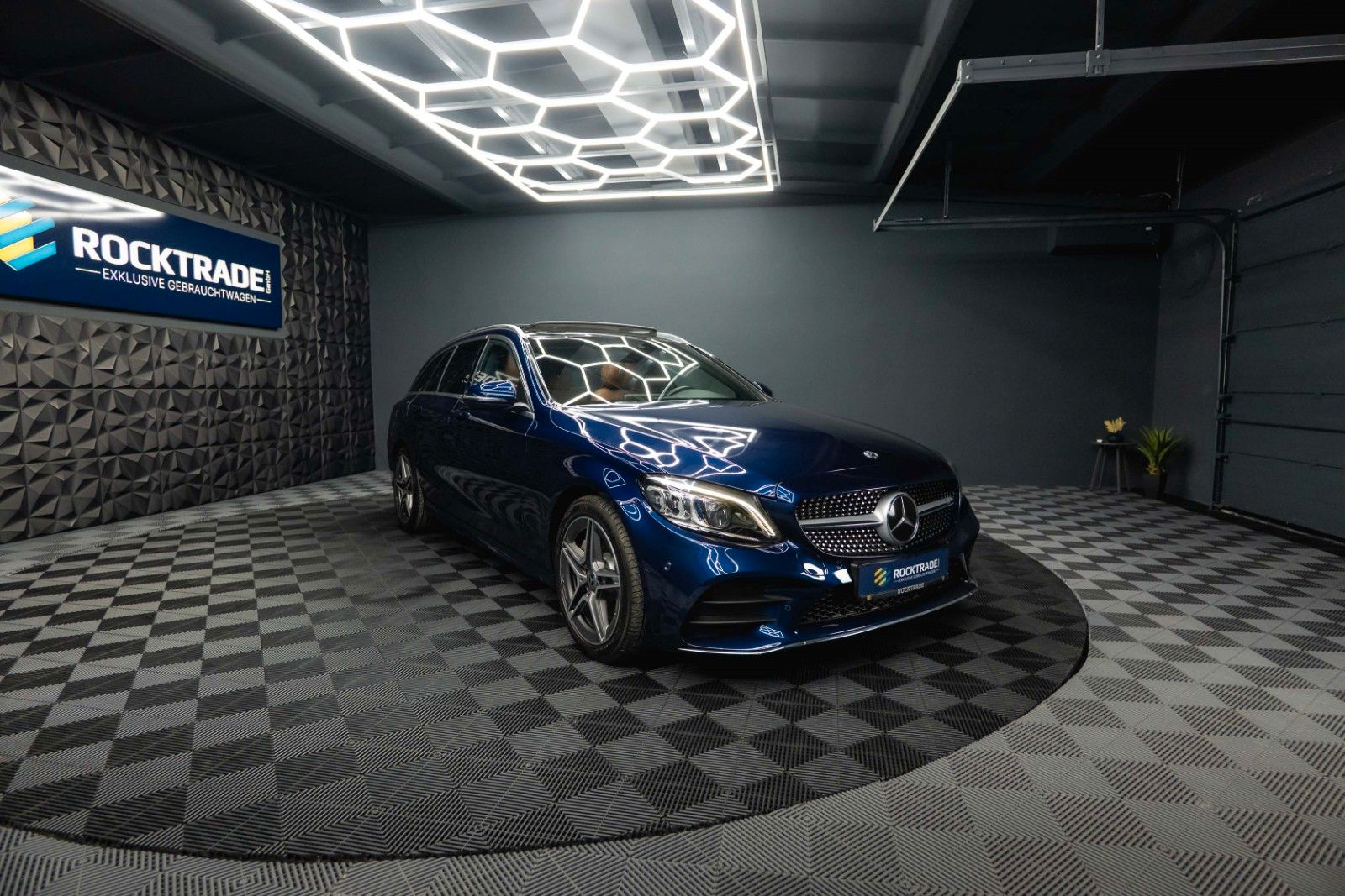 Fahrzeugabbildung Mercedes-Benz C 300 AMG | ACC | Pano | Mulitbeam | Widescreen