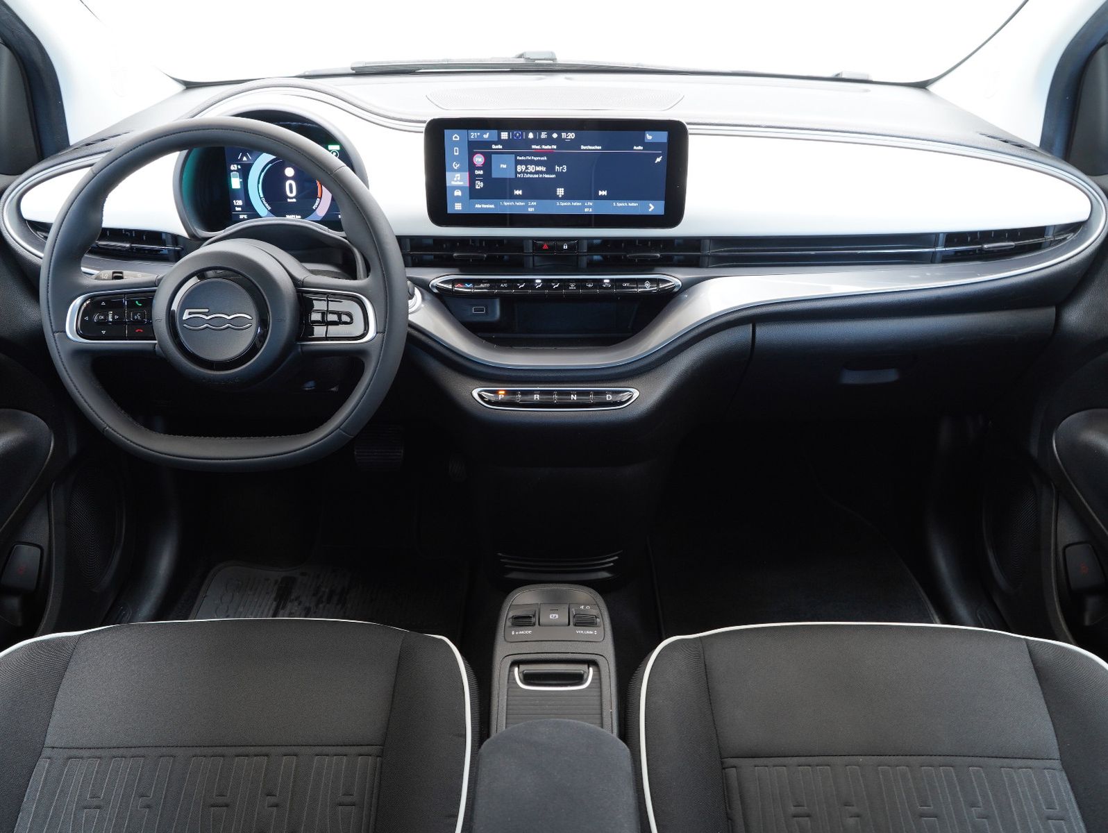 Fahrzeugabbildung Fiat 500e 87KW/42kWh/DC-LADEN/CARPLAY/DAB/SOH