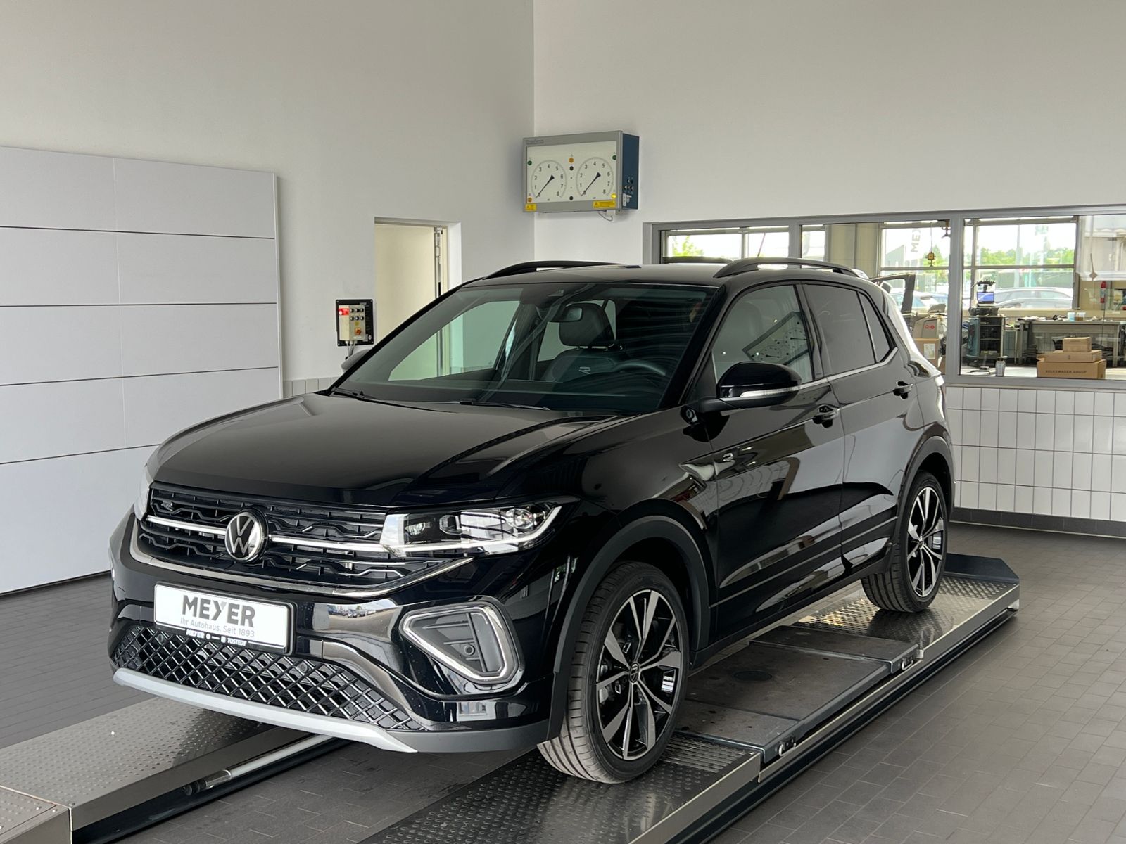Fahrzeugabbildung Volkswagen T-Cross R-Line 1.5 TSI DSG *AHK, IQ.LIGHT, ACC,