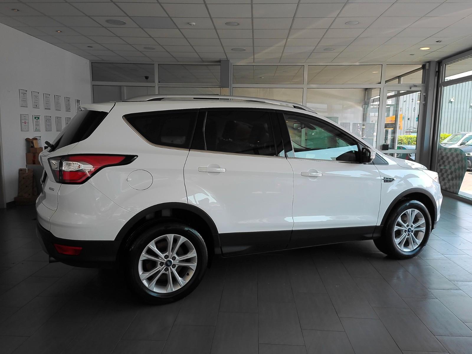 Ford Kuga Titanium Leder/Navi/Panoramad./SHZ/Kamara
