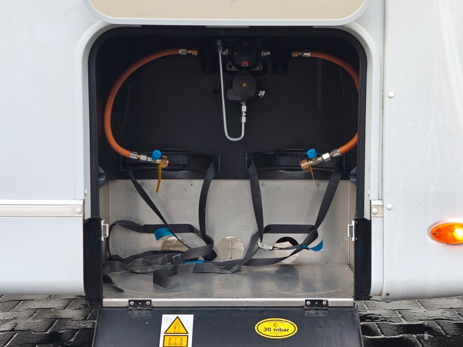 Fahrzeugabbildung Carado T-348 - Automatik, SAT, TV, 2x Solar, Hubbett -