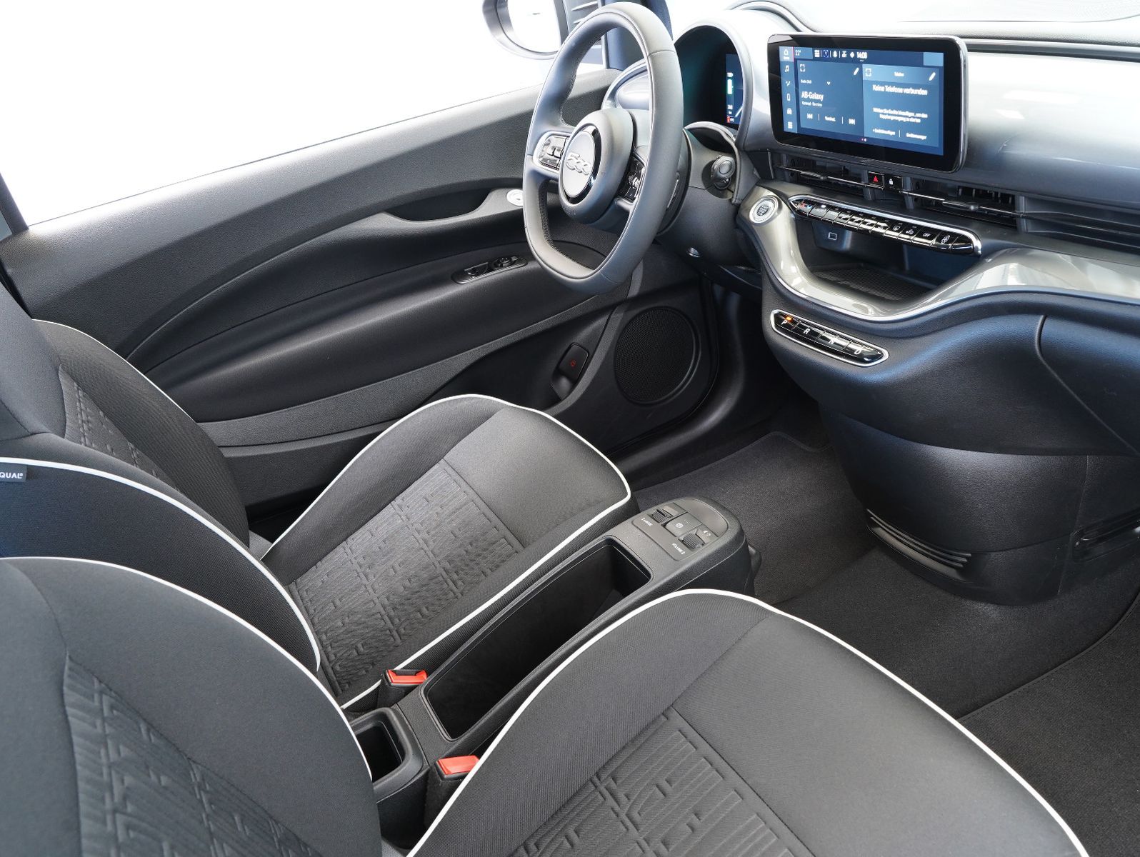 Fahrzeugabbildung Fiat 500e 87KW/42kWh/DC-LADEN/CARPLAY/DAB/SOH