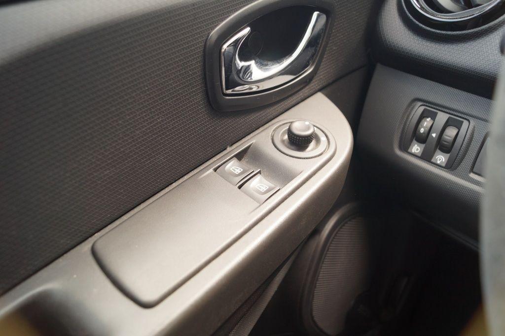 Renault Clio 2014 — фото 12