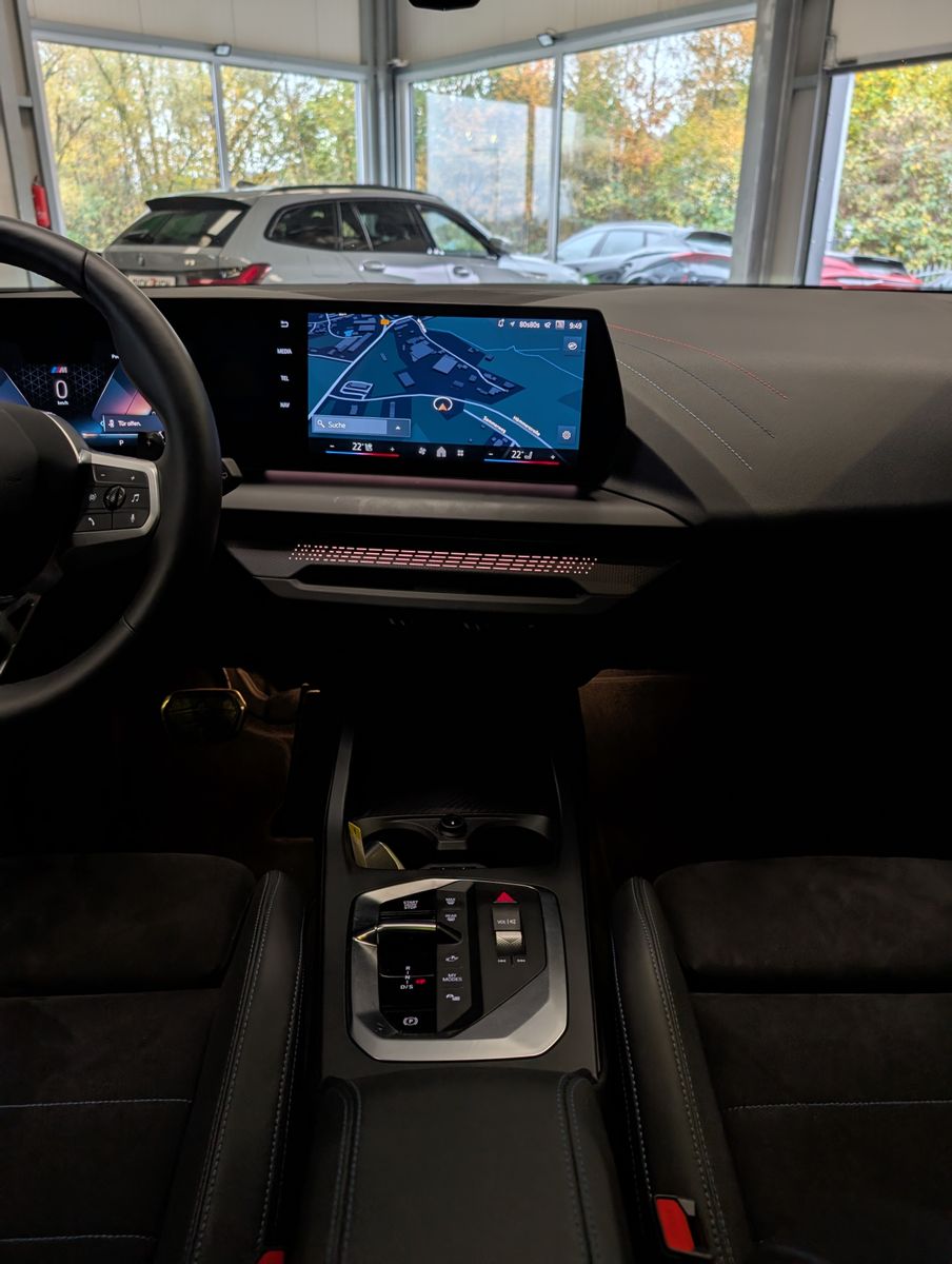 Fahrzeugabbildung BMW 123 i xDrive M-Sport Massag H/K Kamera Pano AHK