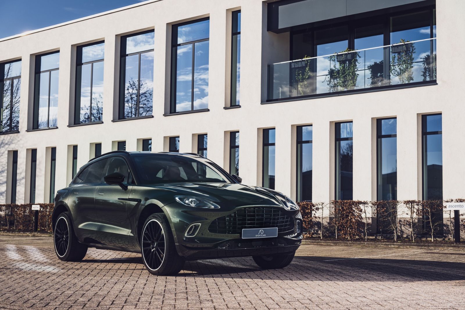 Aston Martin DBX 4.0 V8