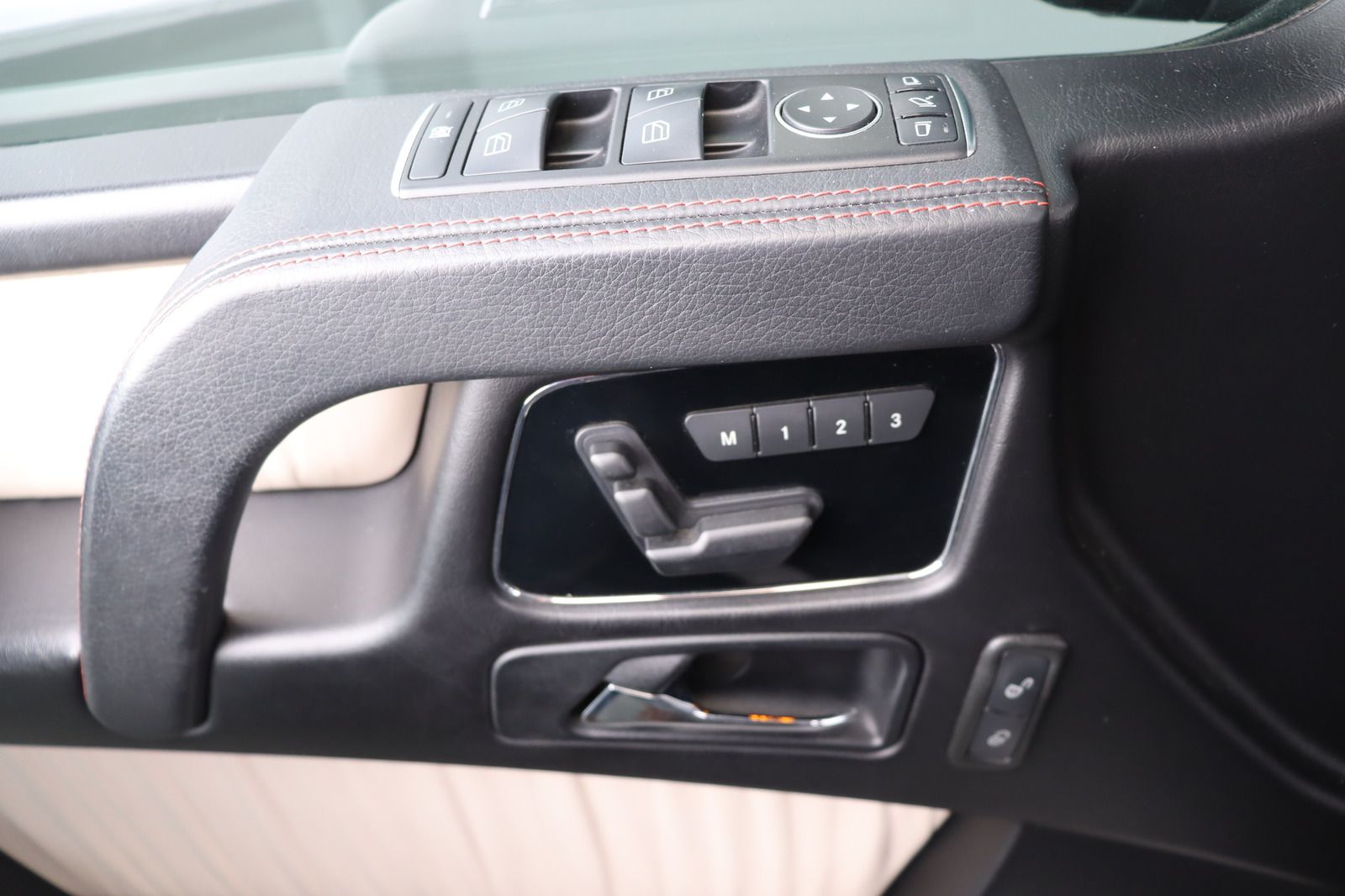 Fahrzeugabbildung Mercedes-Benz G 350 BlueTEC DESIGNO DIS * H&K 4x Sitzhzg. Navi