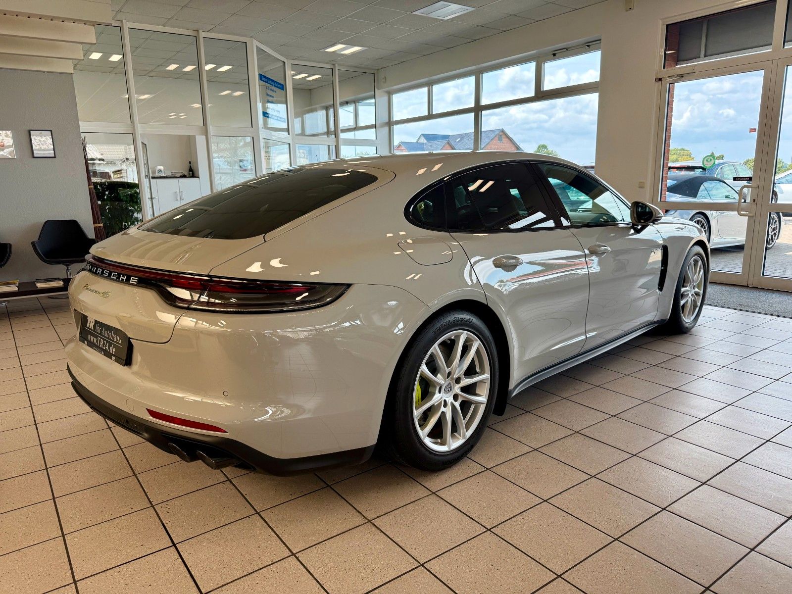 Fahrzeugabbildung Porsche Panamera 4S E-Hybrid HeadUP/ACC/Sportabgasanlage