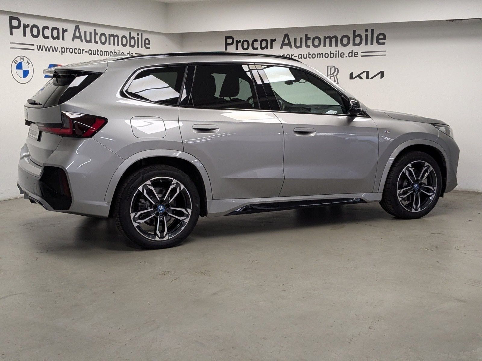 BMW iX1 xDrive30 M Sport HUD PANO ACC AHK DA Prof. 3 foto 5