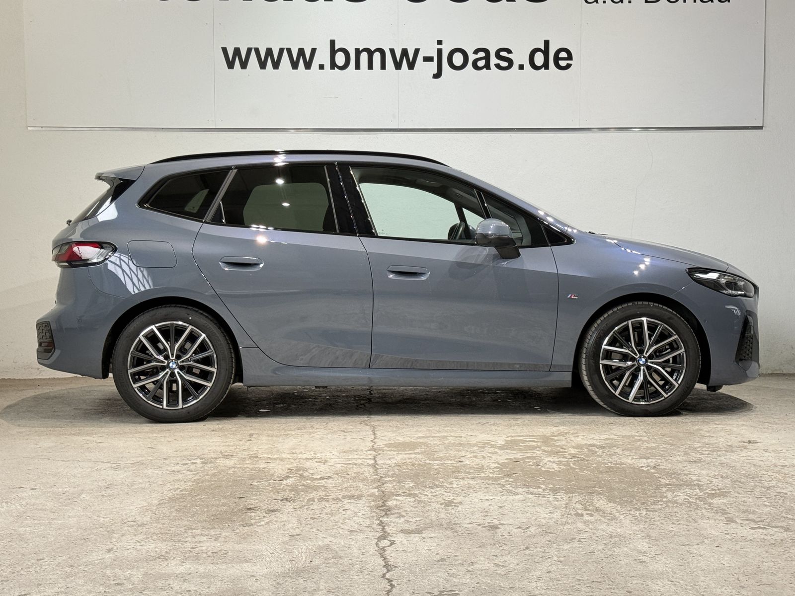 Fahrzeugabbildung BMW 223i M Sportpaket Glasdach Head-Up