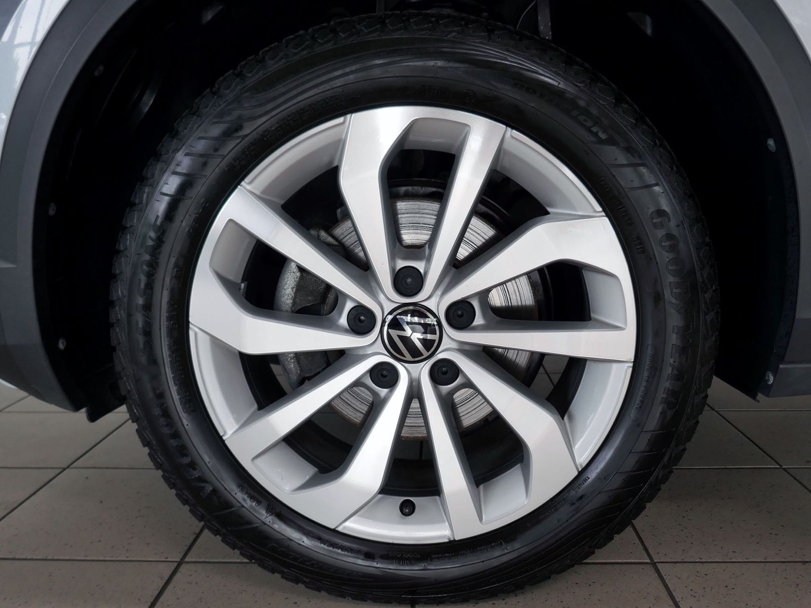 Fahrzeugabbildung Volkswagen T-Roc Style 1.5 TSI DSG | LED AHK PDC ACC