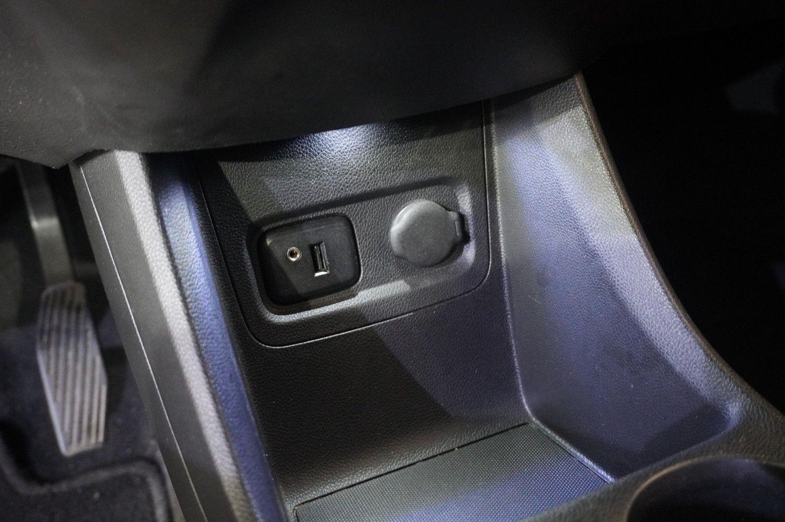 Fahrzeugabbildung Opel Karl 1.0 EDITION 5-TÜR KLIMA/USB/TEMP./BT