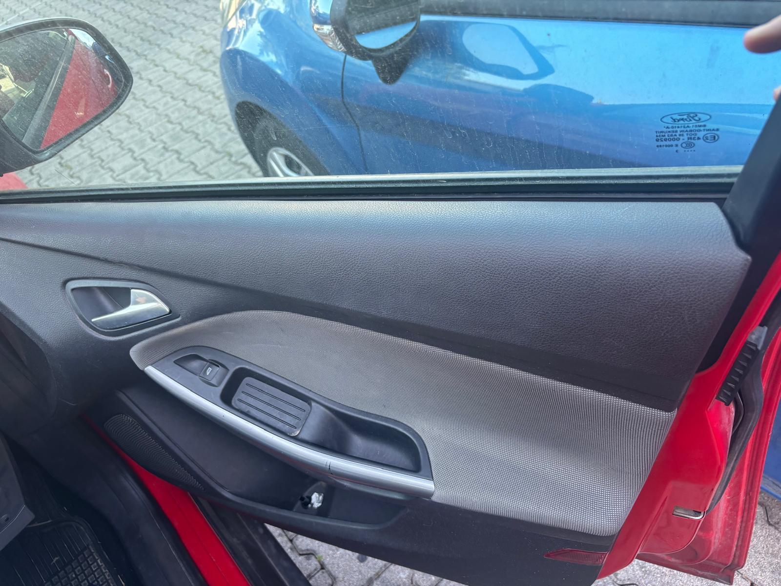 Ford Focus 2013 — photo 8