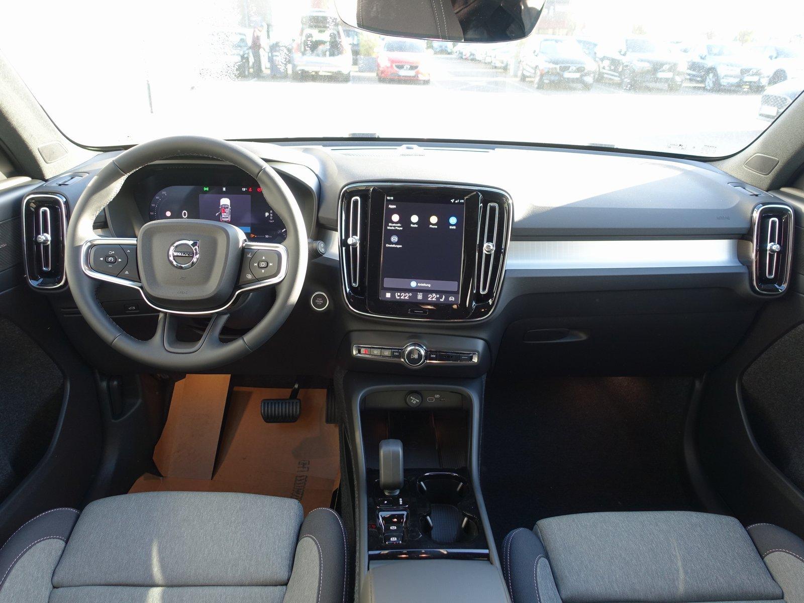 Volvo XC40 Black Edition Plus B3/E-Sitze/H&K
