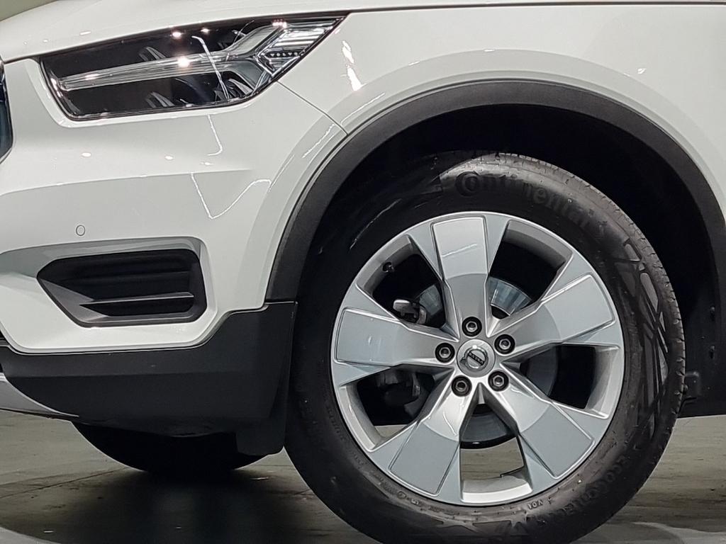 Volvo XC40 Momentum Pro 2WD
