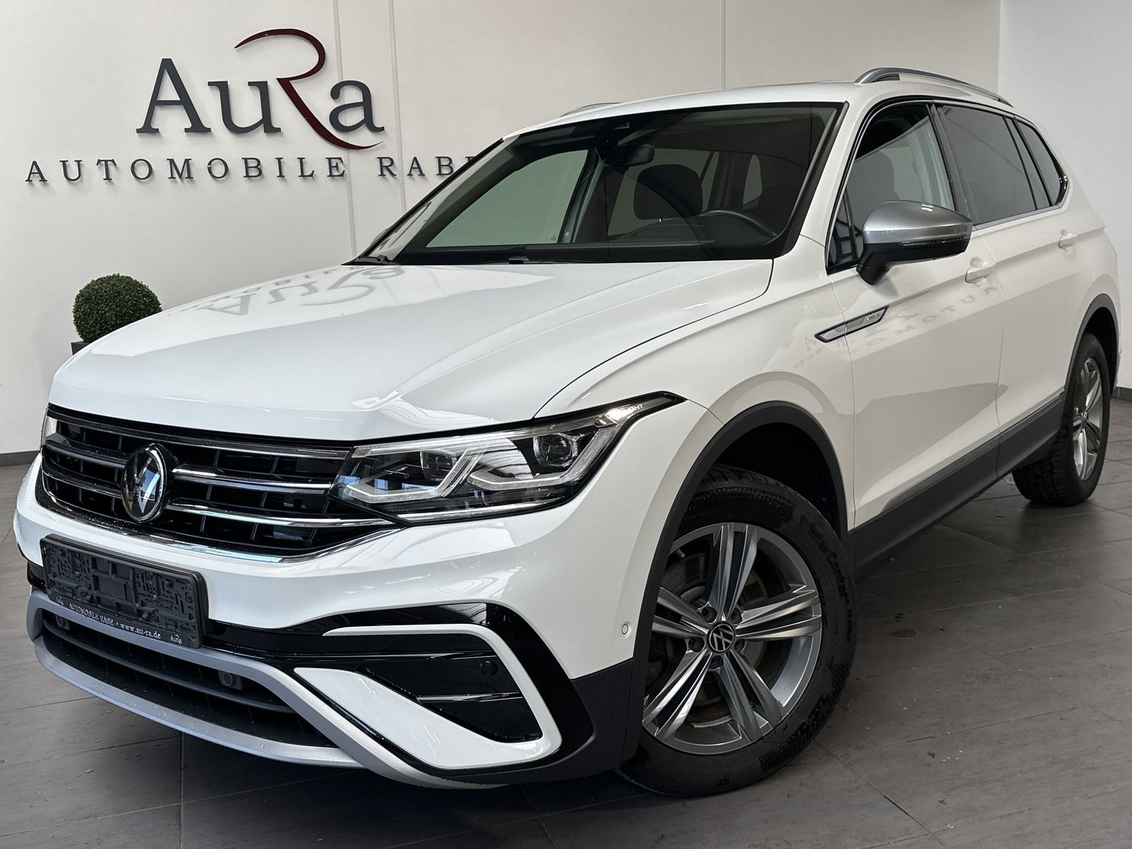Fahrzeugabbildung Volkswagen Tiguan Allspace Elegance 4M NAV+LED+PANO+AHK+VC