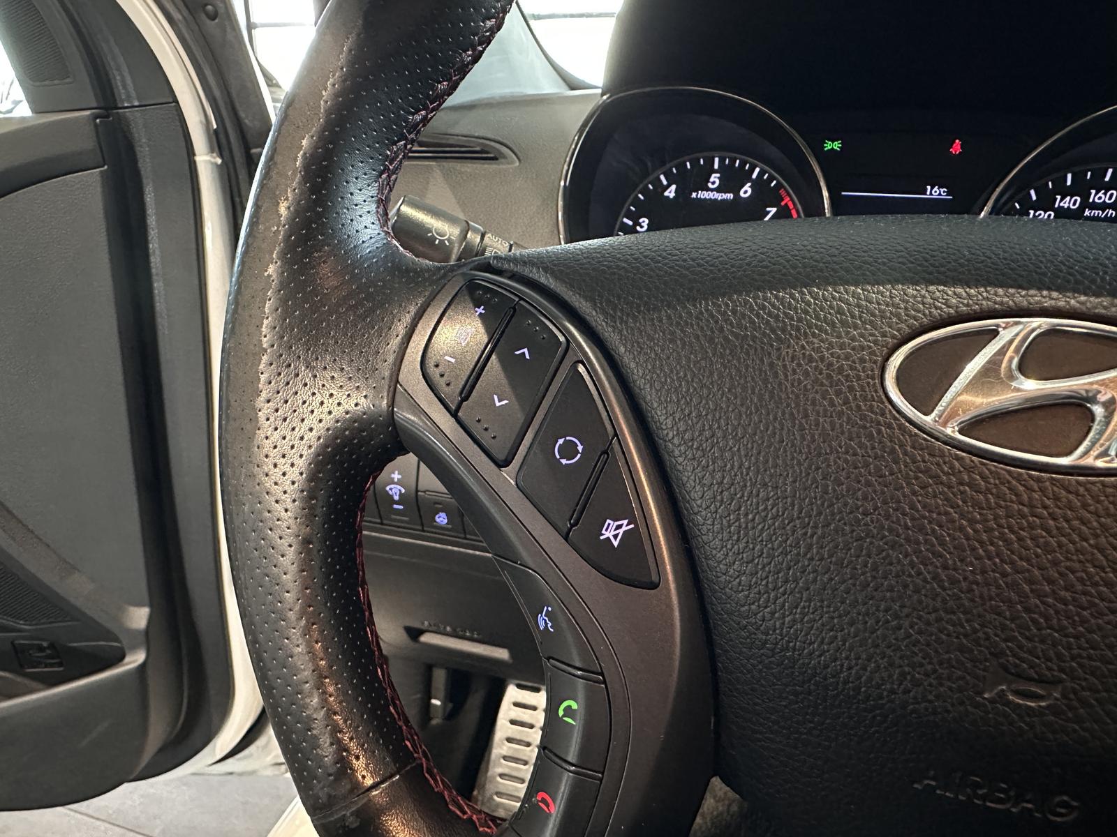 Hyundai i30 Turbo *1. HAND, NAVI, RFK, SCHECKHEFT*