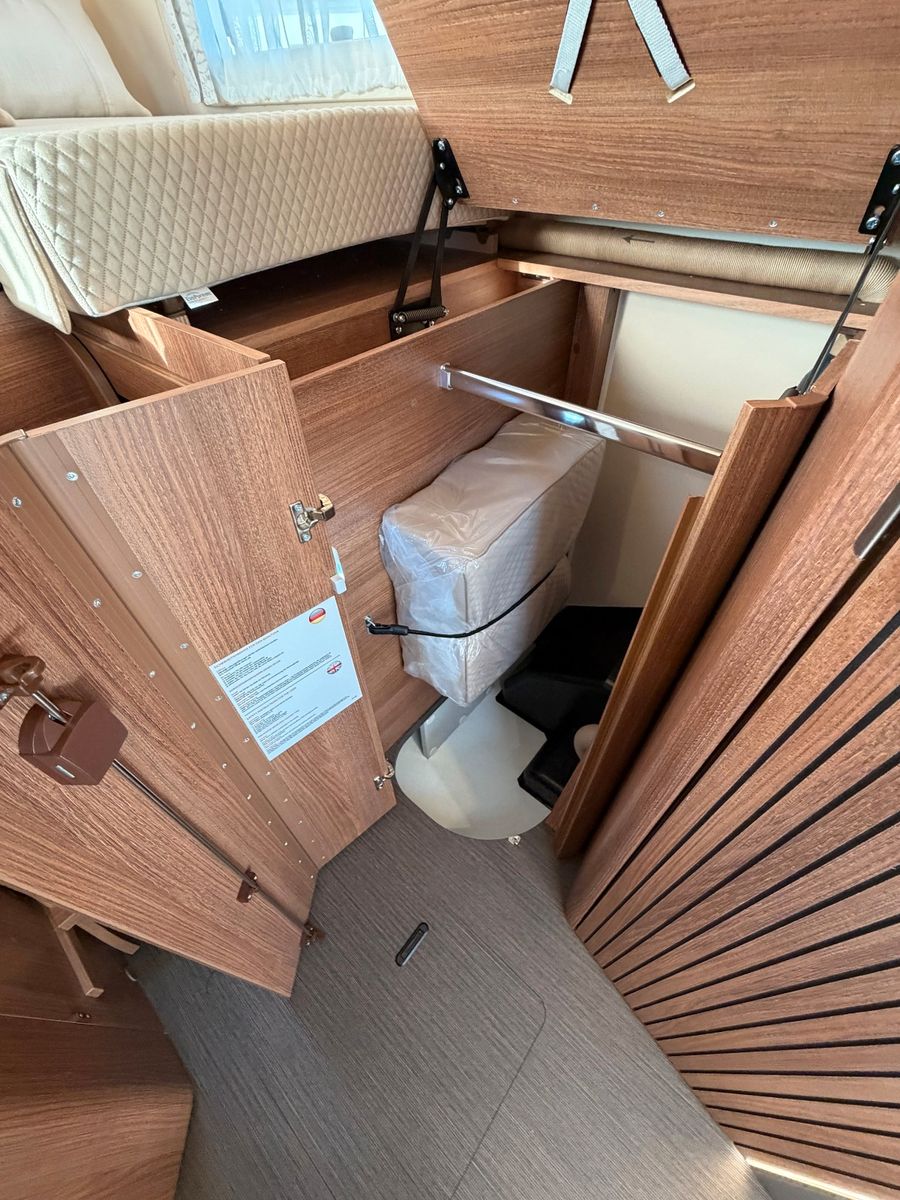 Fahrzeugabbildung Carthago C2-tourer I 143 KB-LE comfort Mercedes