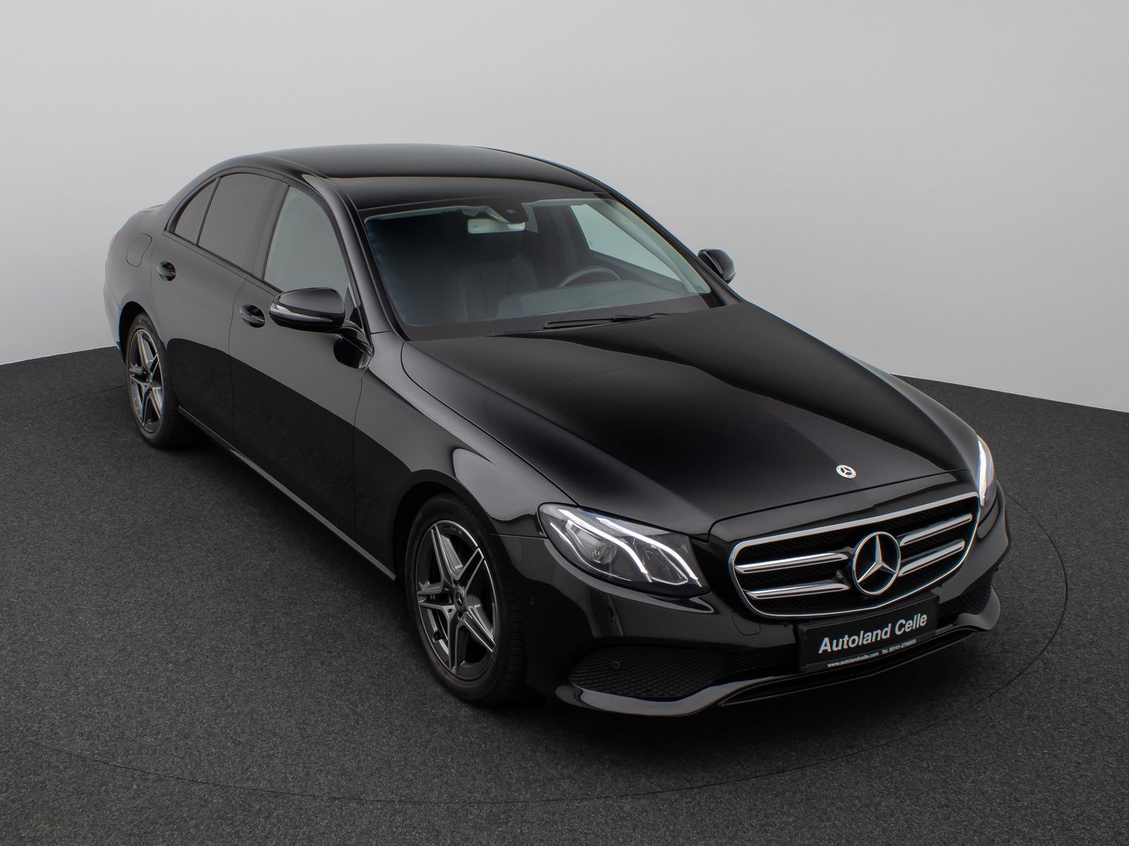 Fahrzeugabbildung Mercedes-Benz E 220 d Avantgarde. 9G-Tronic Kamera Navi Sport
