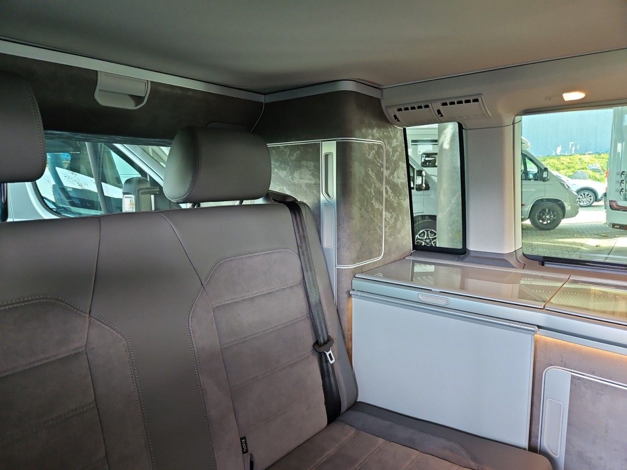 Fahrzeugabbildung Volkswagen T6.1 California Ocean Edition TDI 4Motion AHK