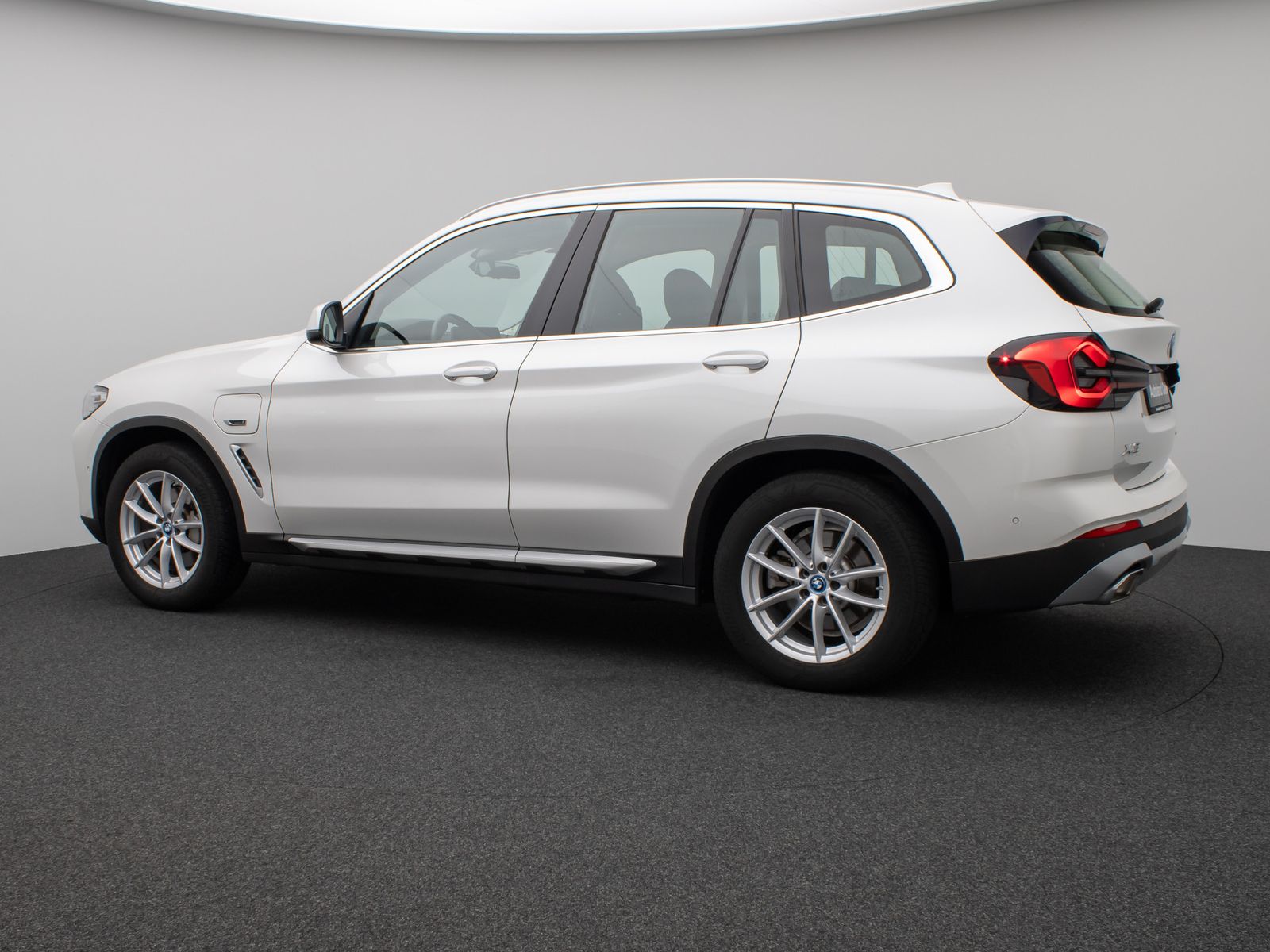 Fahrzeugabbildung BMW X3 xD30e Kamera HUD DAB Lenkrhzg Alarm AHK Sport
