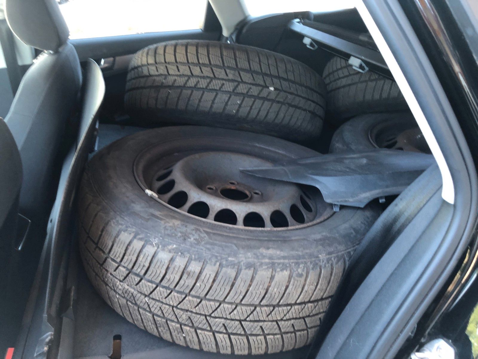 Fahrzeugabbildung Audi A4 Avant Attraction Wildschaden