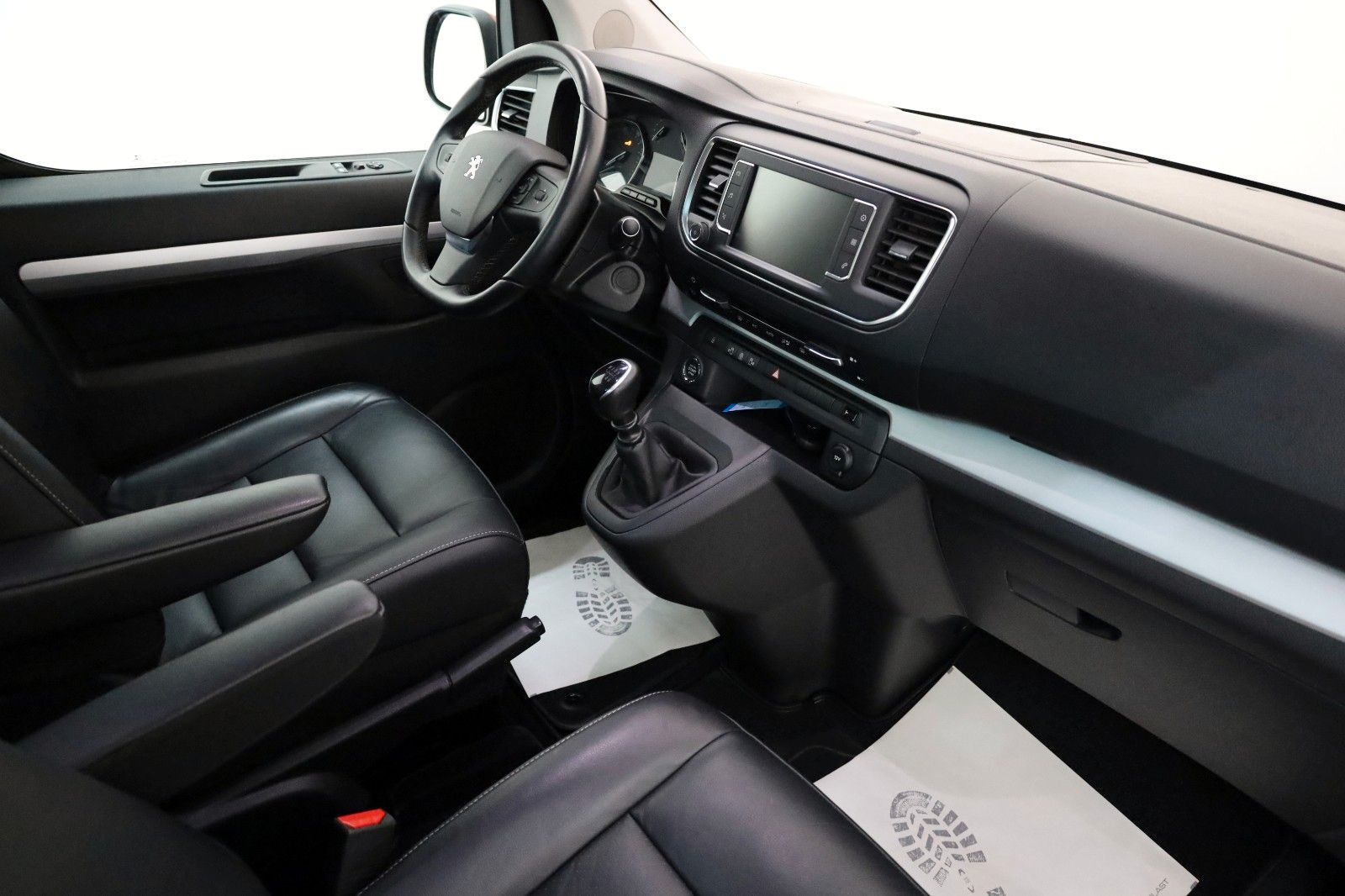 Fahrzeugabbildung Peugeot Traveller Allure L3 8 Sitzer,Leder,Navi,LED,AHK