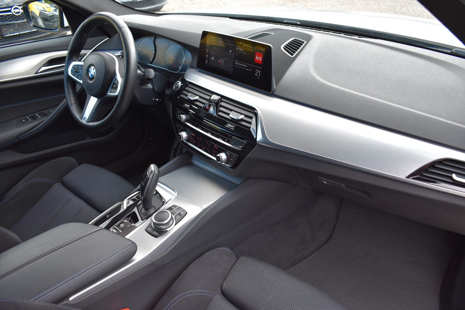 Fahrzeugabbildung BMW BMW 520d Touring  xDrive/M Sport/Anhänger/Shadow