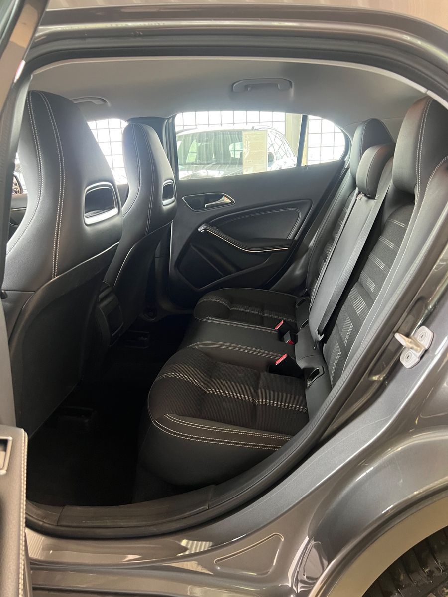 Fahrzeugabbildung Mercedes-Benz GLA 200 * SPORT-LINE URBAN * 1.HAND *