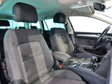 Volkswagen Passat - 12