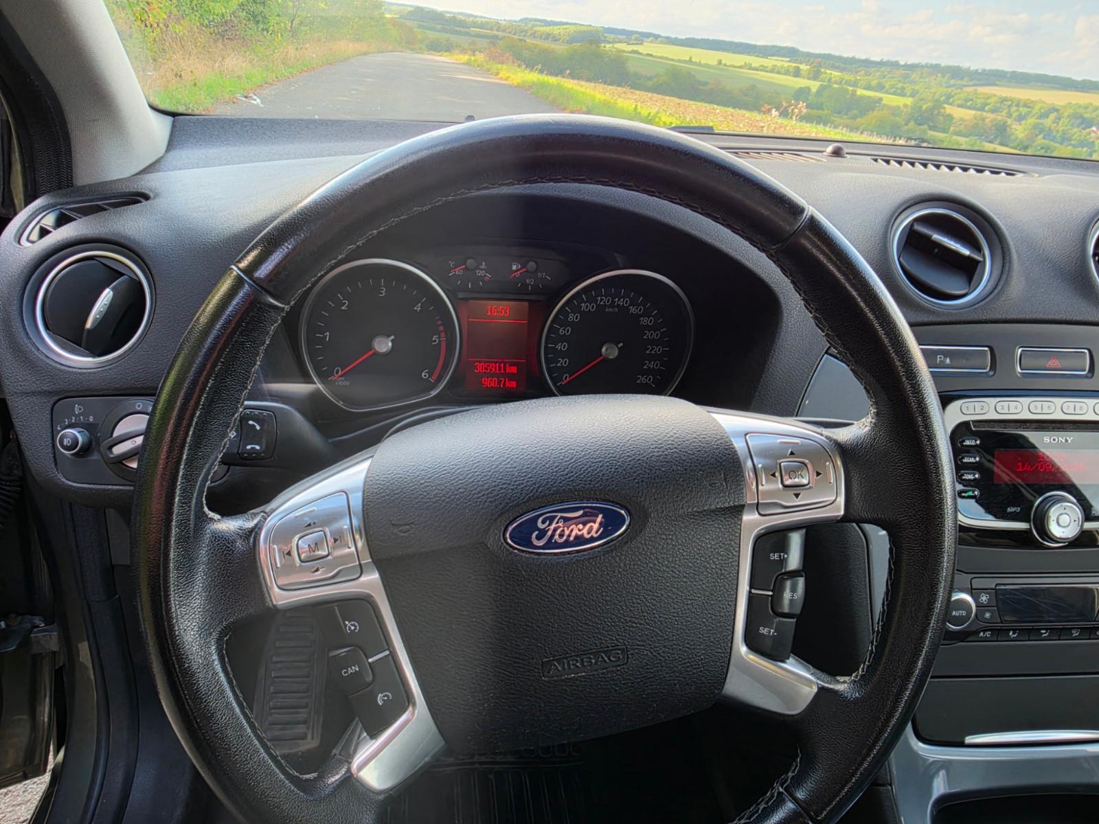 Ford Mondeo 2011 — photo 14