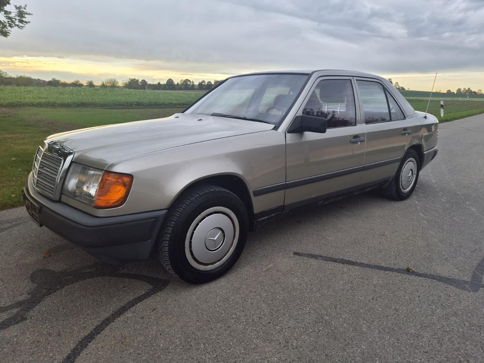 Mercedes-Benz E 230
