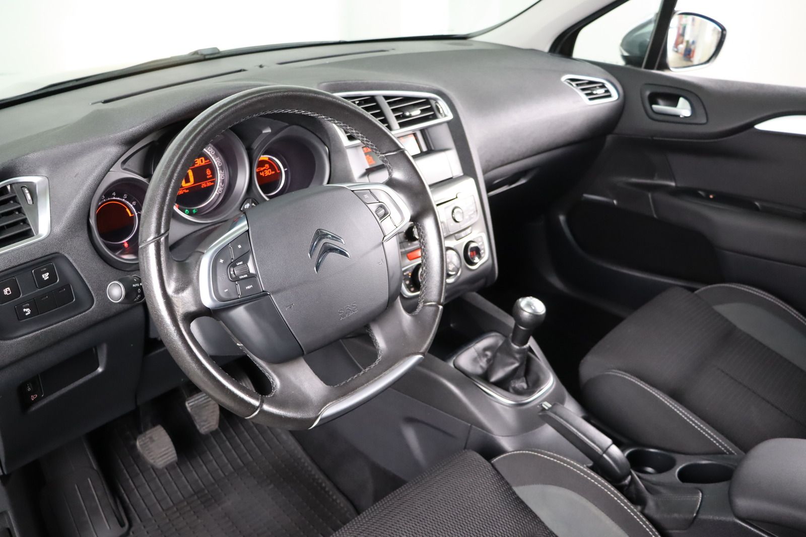 Fahrzeugabbildung Citroën C4 1.6 * HU 03.2028 * Selection