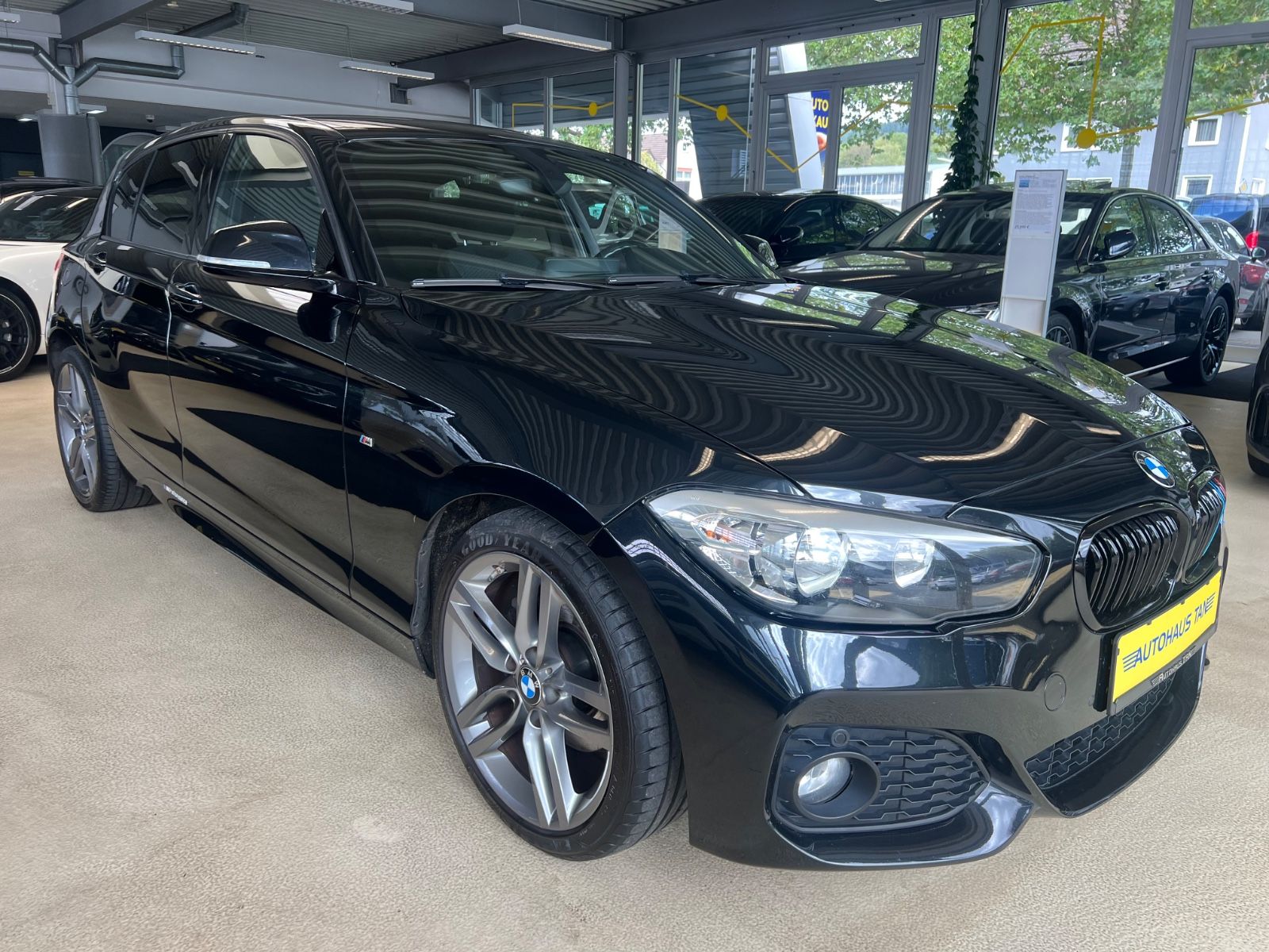 Fahrzeugabbildung BMW 120 i M Sport Paket * NAVI * SITZHEIZUNG *
