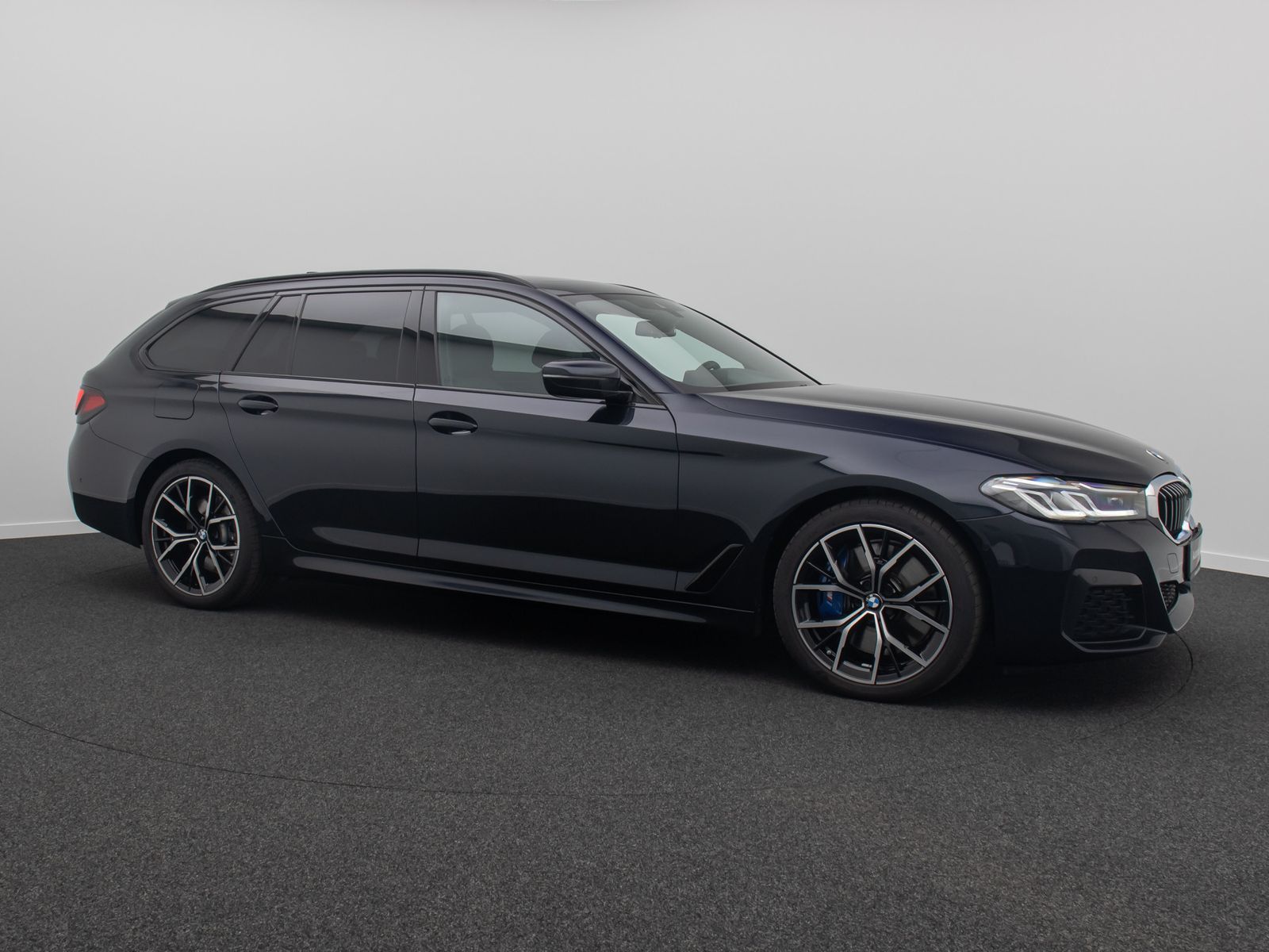 Fahrzeugabbildung BMW 530d  M Sport HUD DAB 4*Klima Laser Kamera Pano