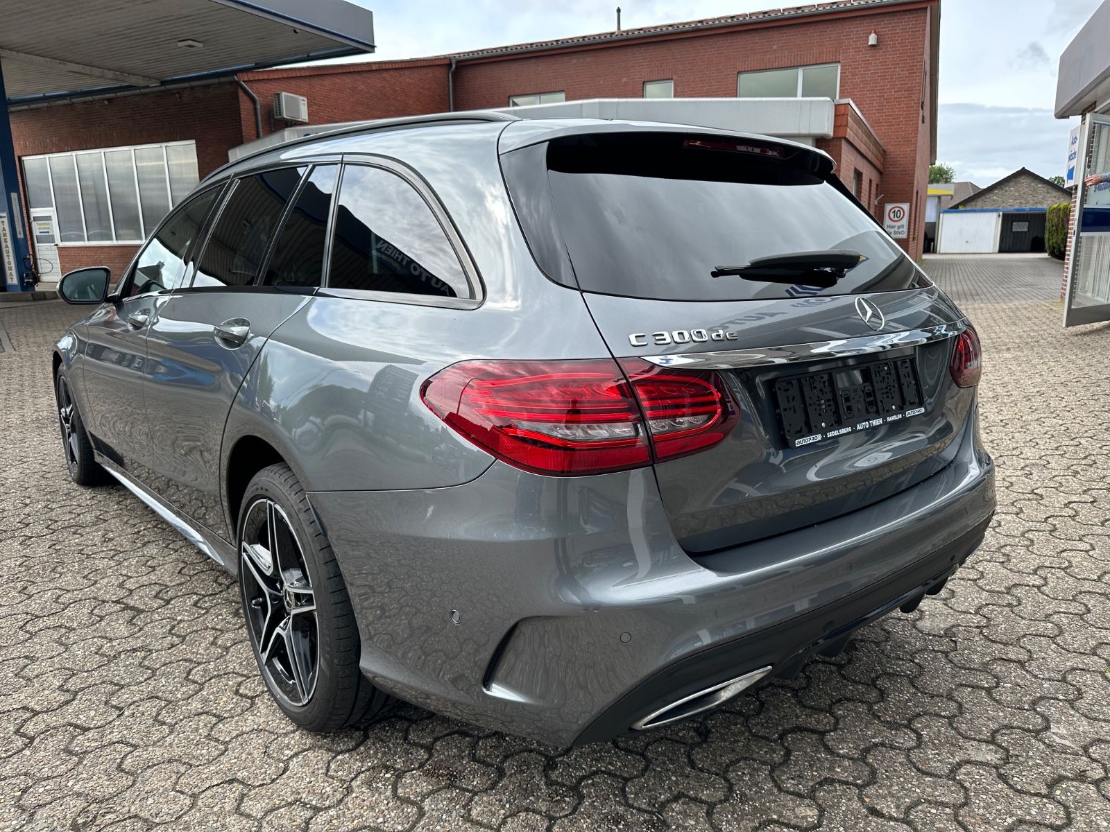 Fahrzeugabbildung Mercedes-Benz C 300 de T-Modell Night Edition AMG AHK/Standhzg