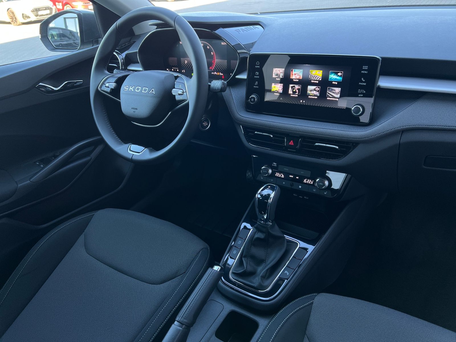 Fahrzeugabbildung SKODA Fabia Selection 1.0 TSI DSG *LED, KESSY, Rückfah