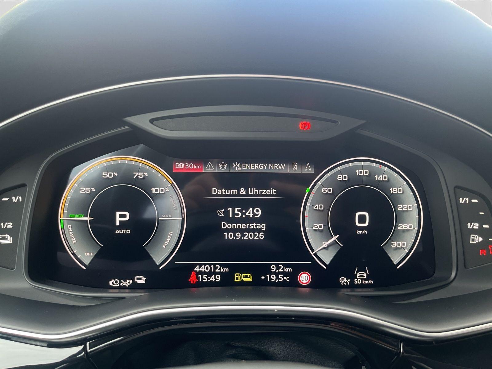 Audi Q8 TFSI e Q S LINE LEDER AHK LM22