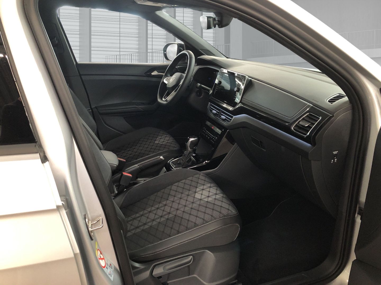Volkswagen T-Cross R-Line 1.0 TSI DSG Sportpaket AHK-abnehm foto 5