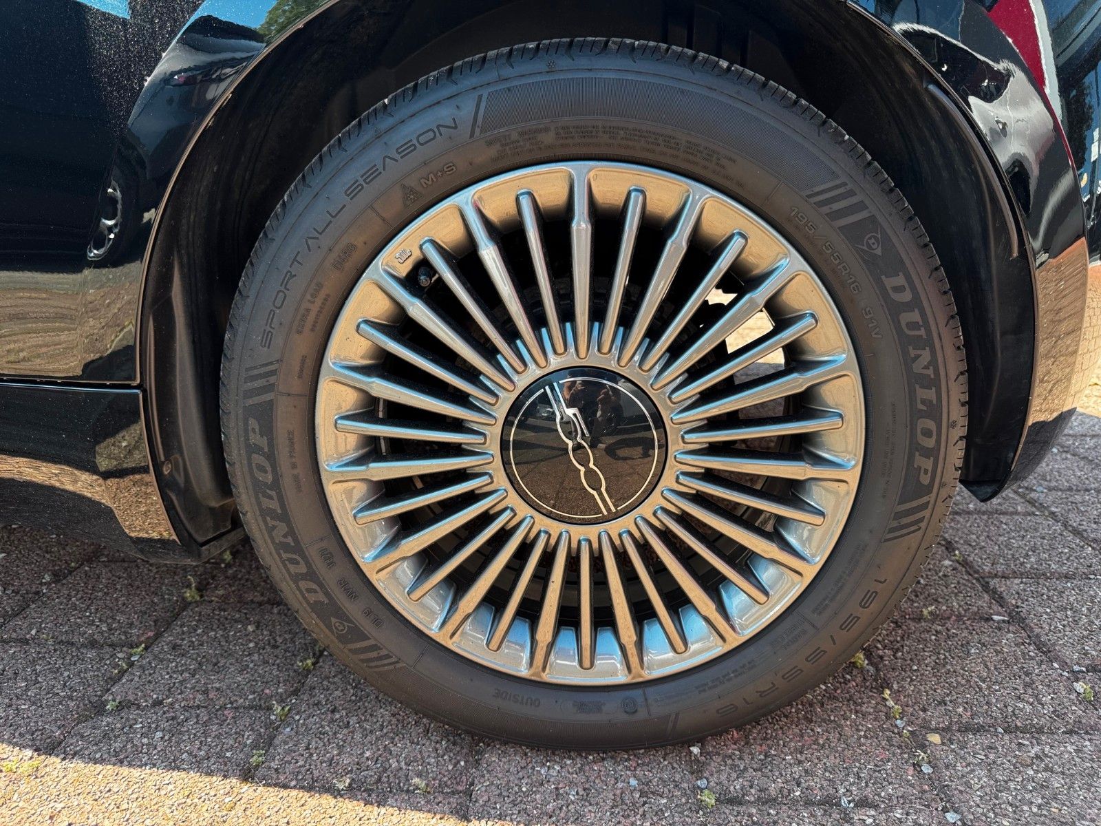 Fahrzeugabbildung Fiat 500 e Icon