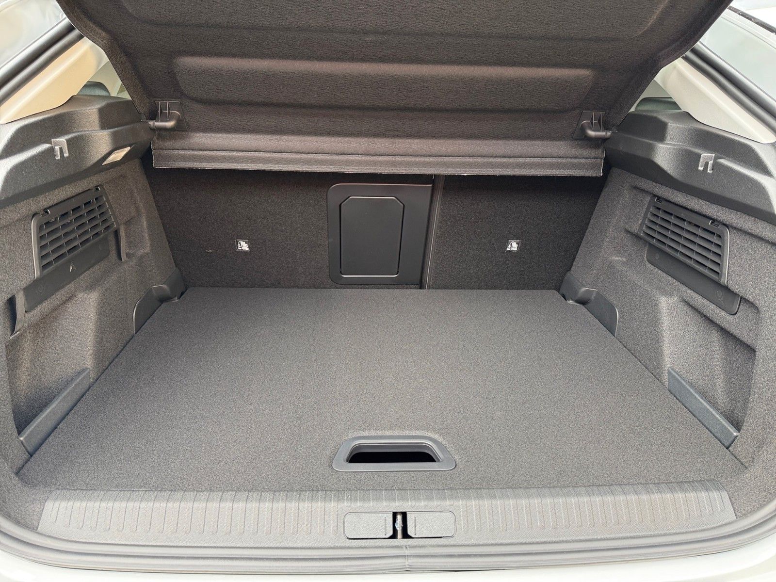 Fahrzeugabbildung Citroën C4 Hybrid 145 MAX - Vollausstattung*Massage*ACC