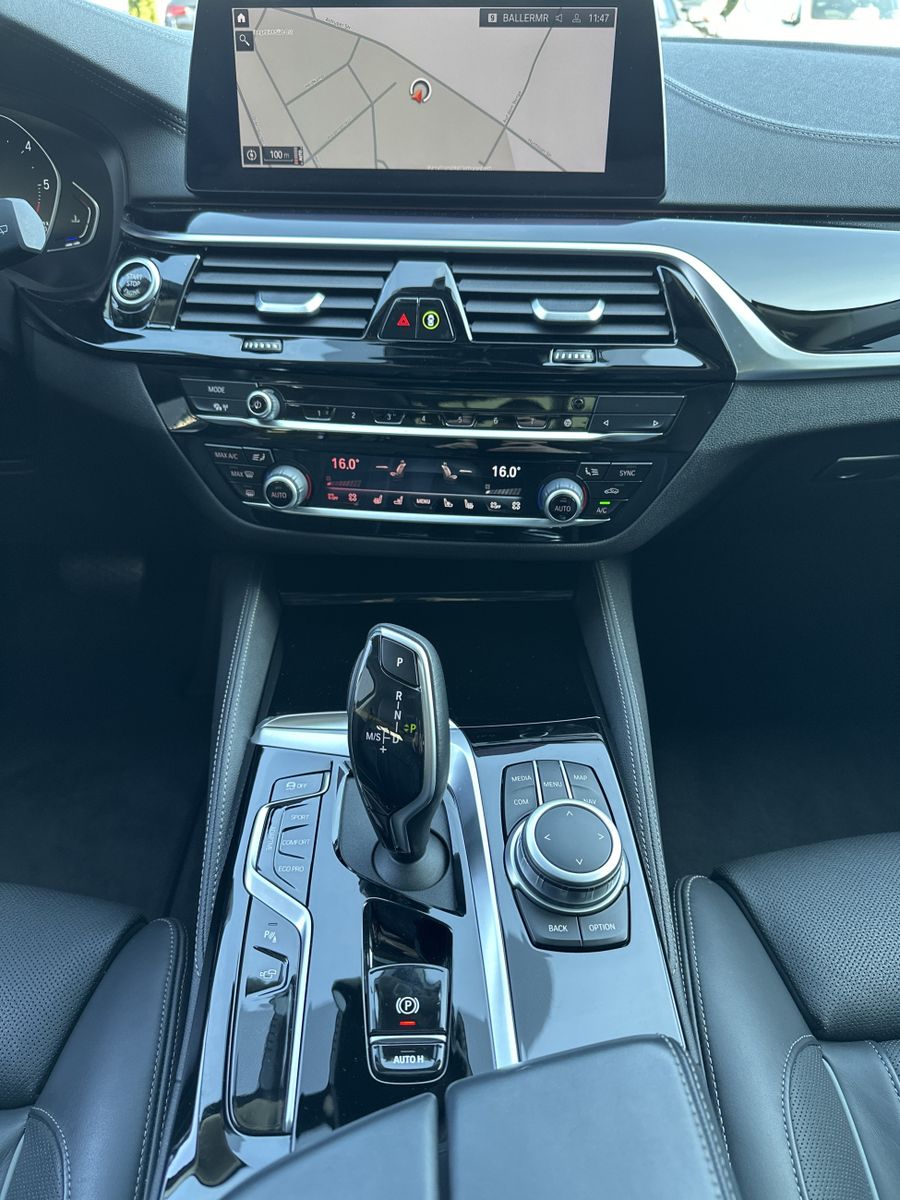 Fahrzeugabbildung BMW 520d Touring Luxury-Line NAV+LASER+PANO+HEAD-UP